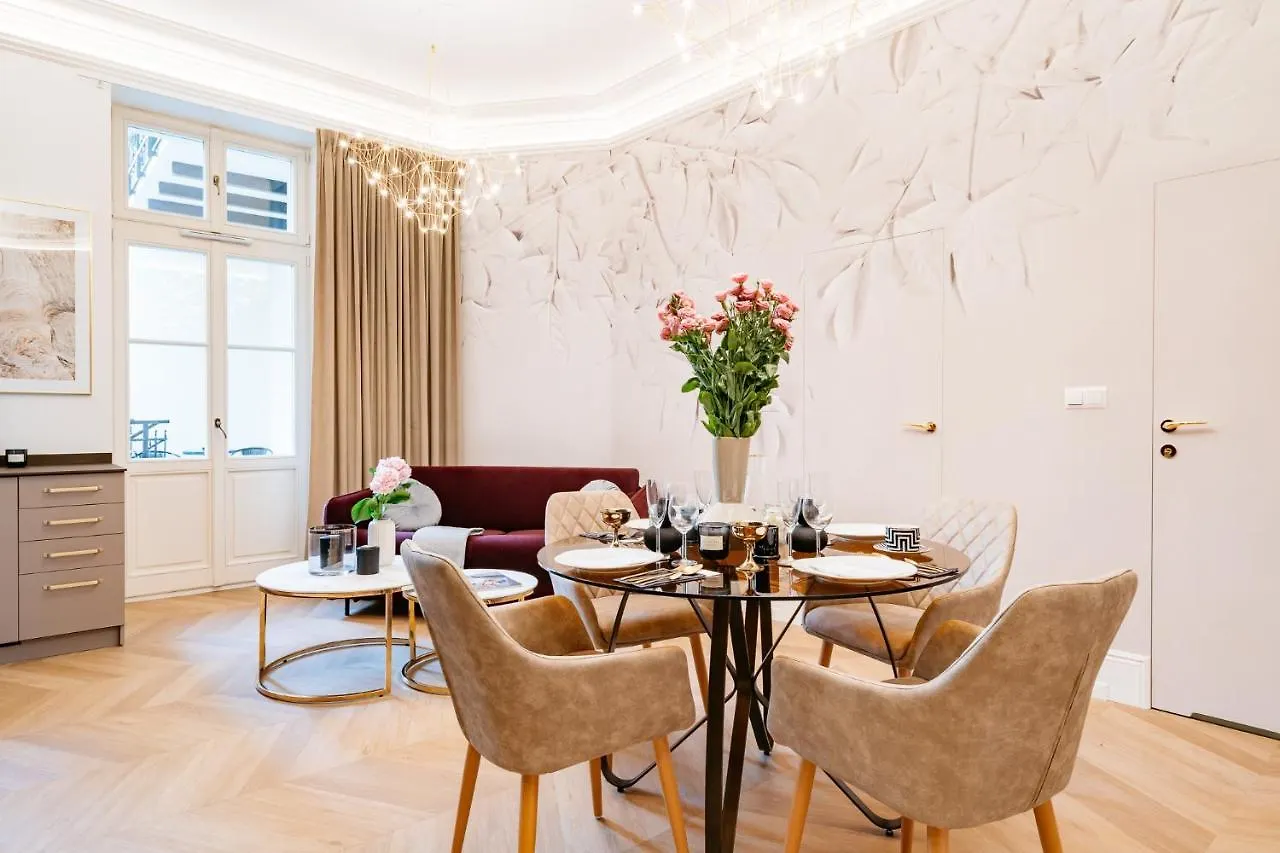 Dandelion Apartment - Loftaffair Krakow 0*,  Poland